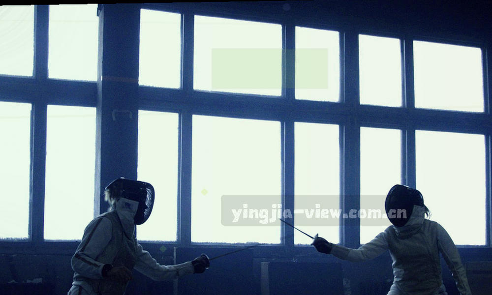 战术板示意图，标出高位压迫后的第二落点与三组关键对位